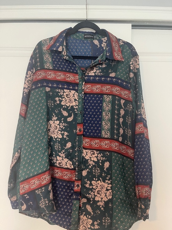 PrettyLittleThing Dresses & Skirts - PrettyLittleThing Multicolor Paisley Print Shirt (Green, Navy, Red, Cream)